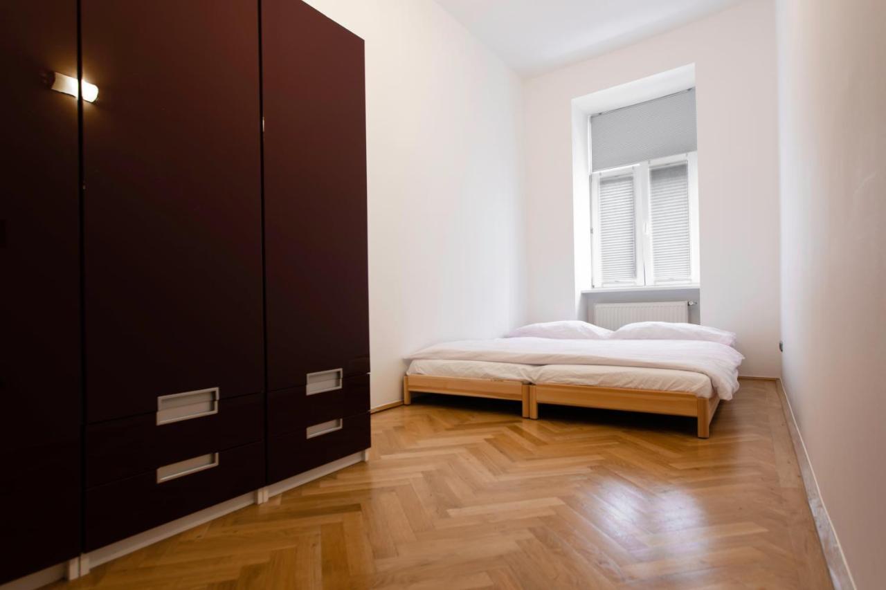 3-Bedroom Apartment In Central Vienna Exterior photo